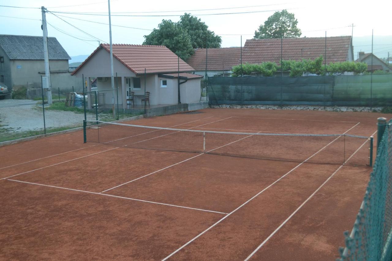 Rest Apartments Nikšić Esterno foto